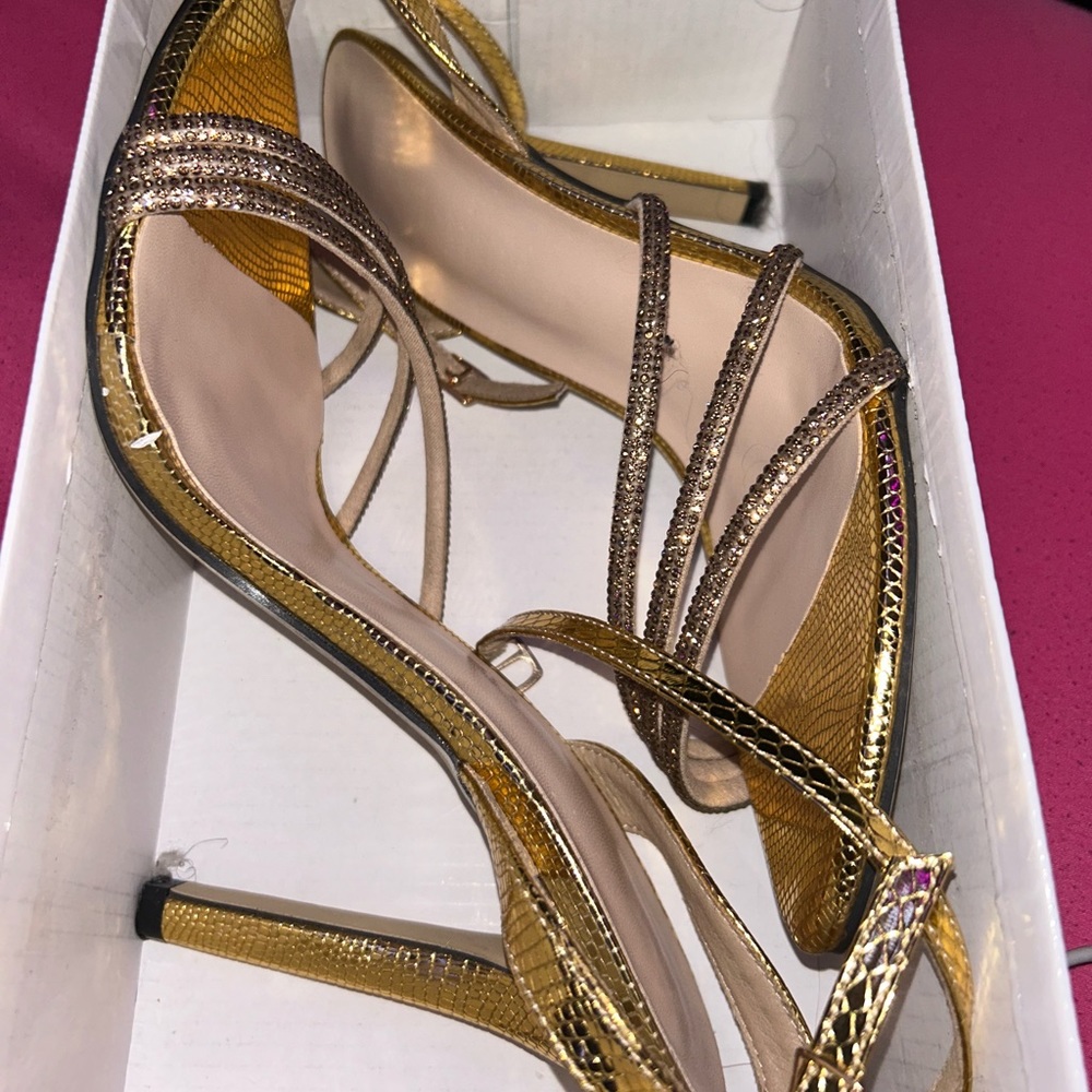 GOLD SPARKLY HEELS